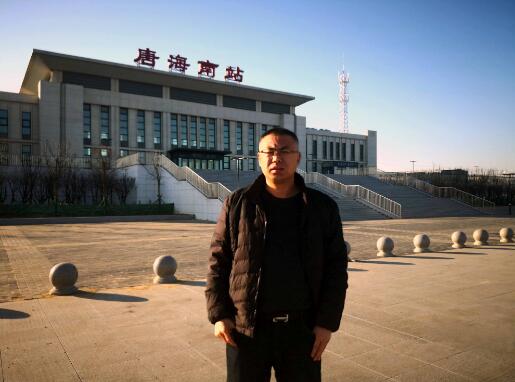 2,中铁十八局集团五公司建筑公司唐曹项目常务副经理高健在唐海南站