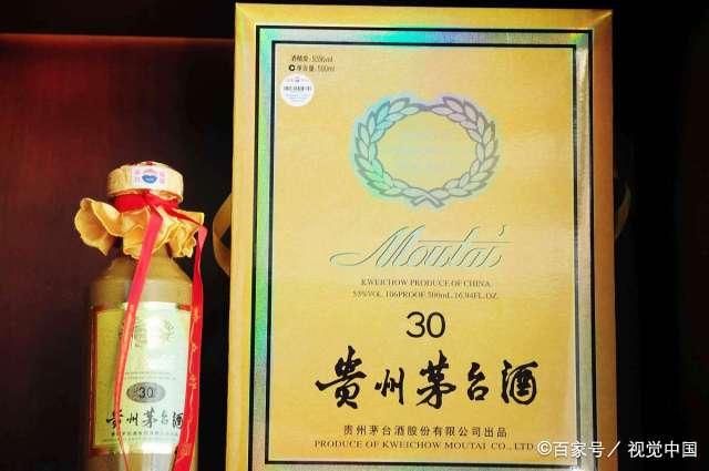 30年陈年茅台酒基酒15年vs贵州醇整瓶12年 近年,年份酒成为一些白酒