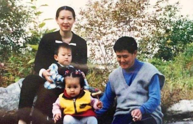 赵本山第一任妻子葛淑珍,19岁嫁给赵本山,31岁从洗碗工成为老板