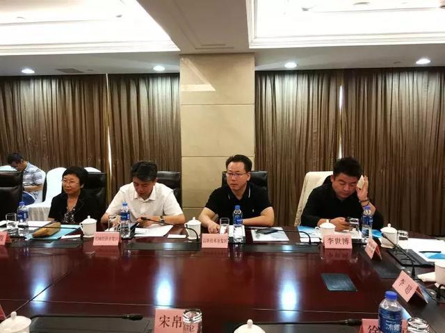 座谈中,董玉明副主任,李峰副区长,纪敬副主任分别详细介绍了兴城经济