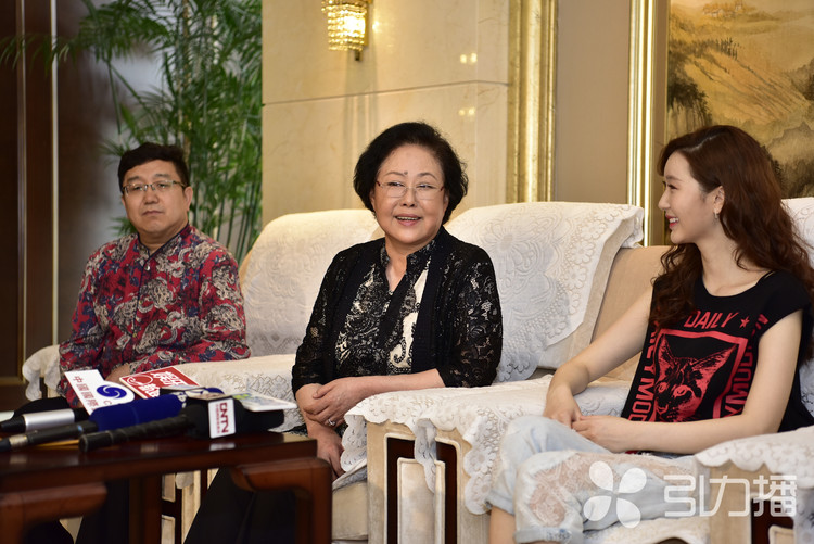 都市情感剧《复婚方程式》在昆山开机 许晴,于小伟领衔主演