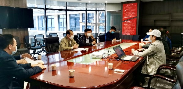 福建梦娇兰公司总经理何智勇先生与视察领导一行开展民营企业"法治