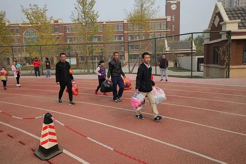 是由大厂县田各庄学校,满有爱心公益救助协会,幸福基业物业服务有限