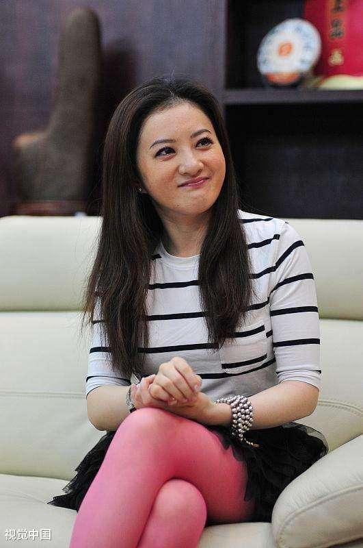 38岁"小婉君"近照曝光,网友:差距太大不敢认,老公来头不小