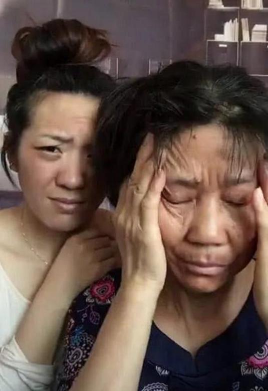 "邋遢母女"走红,化妆后惊艳了,网友:终于知道网上的美女了!
