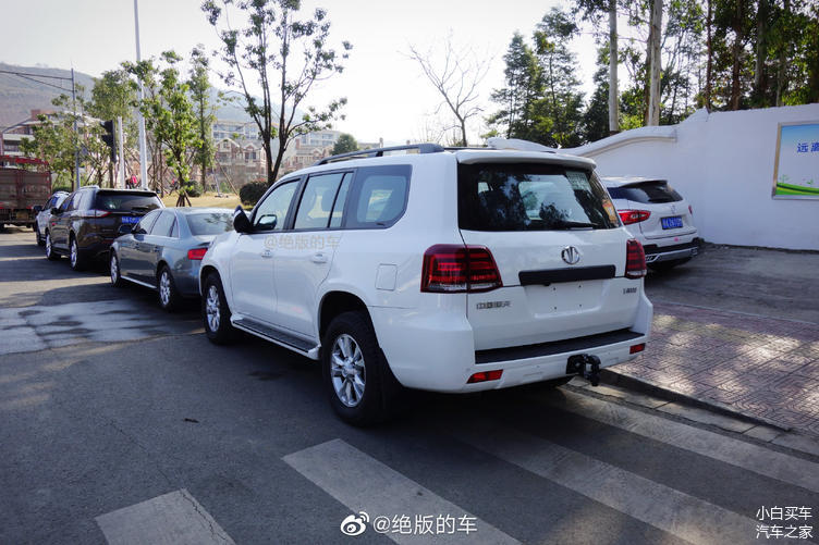 路边实拍恒天l4600,外观直逼丰田陆巡,还配4.6l v8发动机?