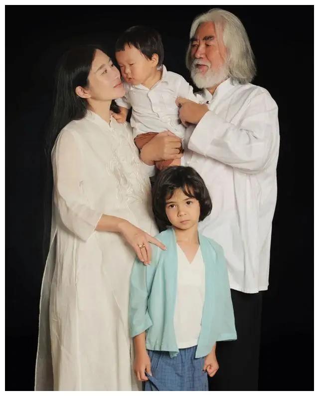 张纪中默认小31岁娇妻怀三胎!
