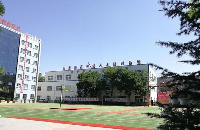 兰州铁路技师学院(兰州铁路技工学校)位于甘肃省兰州市七里河土门墩