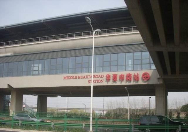 根据这一片地区的道路情况,绿科路已经可以通行,可以替代北侧高青路的