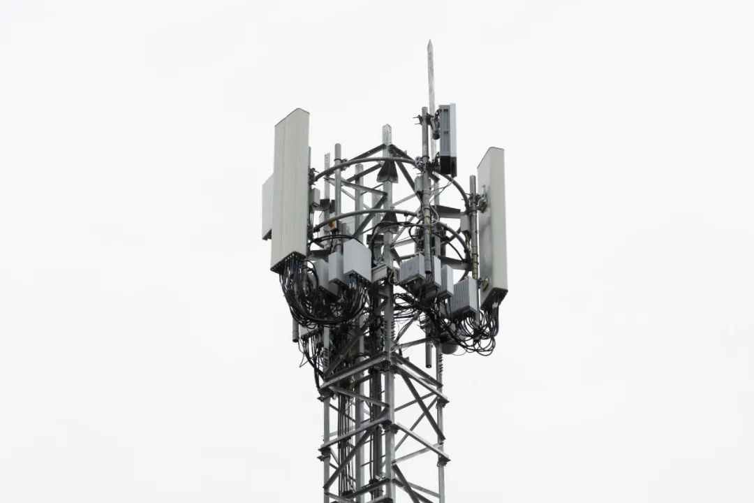 美国好几个移动信号塔被烧,缘故是群众觉得5g数据信号会散播新冠病毒