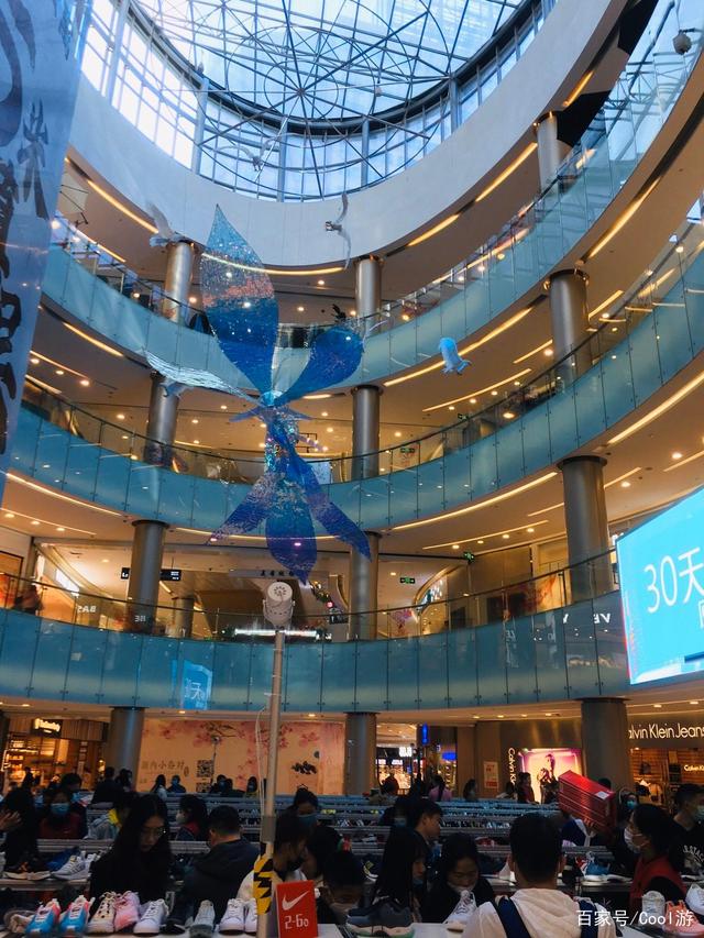 赣州的九方购物中心,就在章江新区,国内没几个城市有