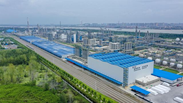 中国石化国内最高单线仓库在汉投用，未来每一袋聚丙烯、聚乙烯产品可溯源